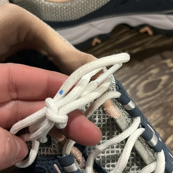 Avia woman’s memory foam tennis shoes size 7.5 - Picture 6 of 6